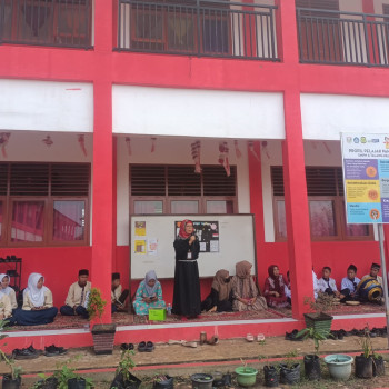 Pembinaan Kepala Sekolah SMPN 6 Talang Kelapa kepada Peserta